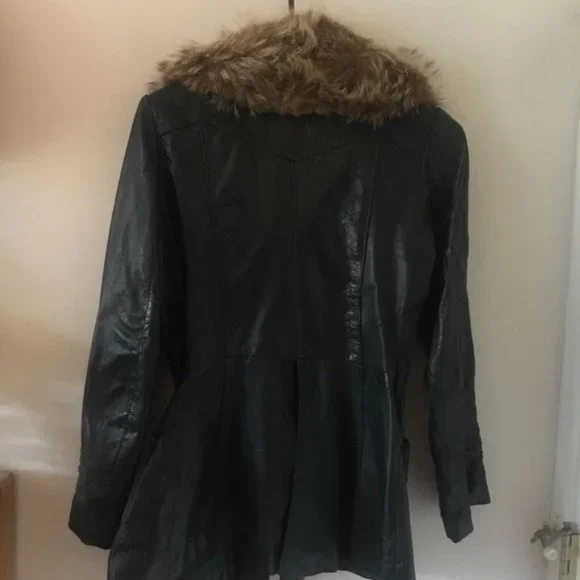 Vintage Leather Jacket with Fur Collar - Picture 5 of 16